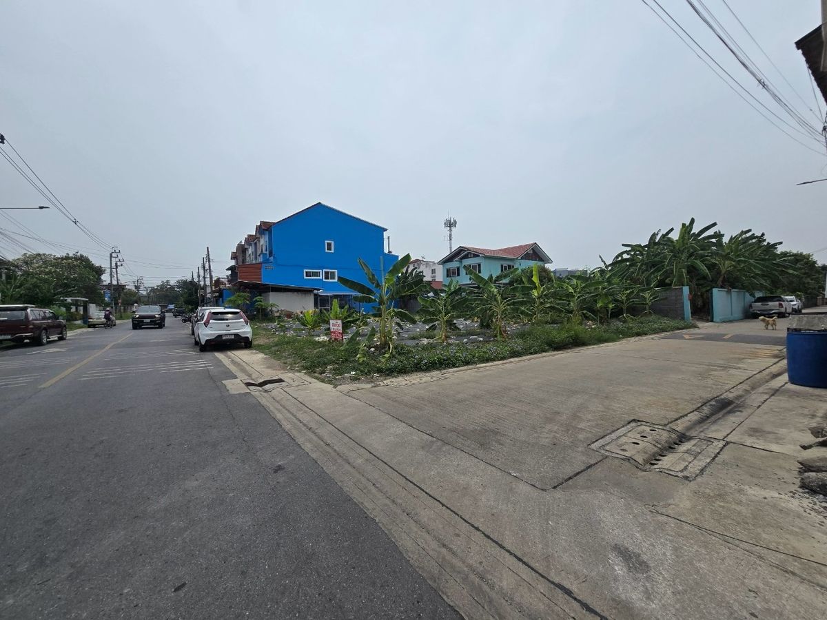 ขายที่ดินวิภาวดี ดอนเมือง หลักสี่ : ที่ดินเปล่าถมแล้ว แปลงมุม ทำเลดี  ที่ตั้ง  ซอยสรณคมน์ 20 แยก 20 ถนนวิภาวดีรังสิต แขวงสีกัน เขตดอนเมือง กรุงเทพมหานคร