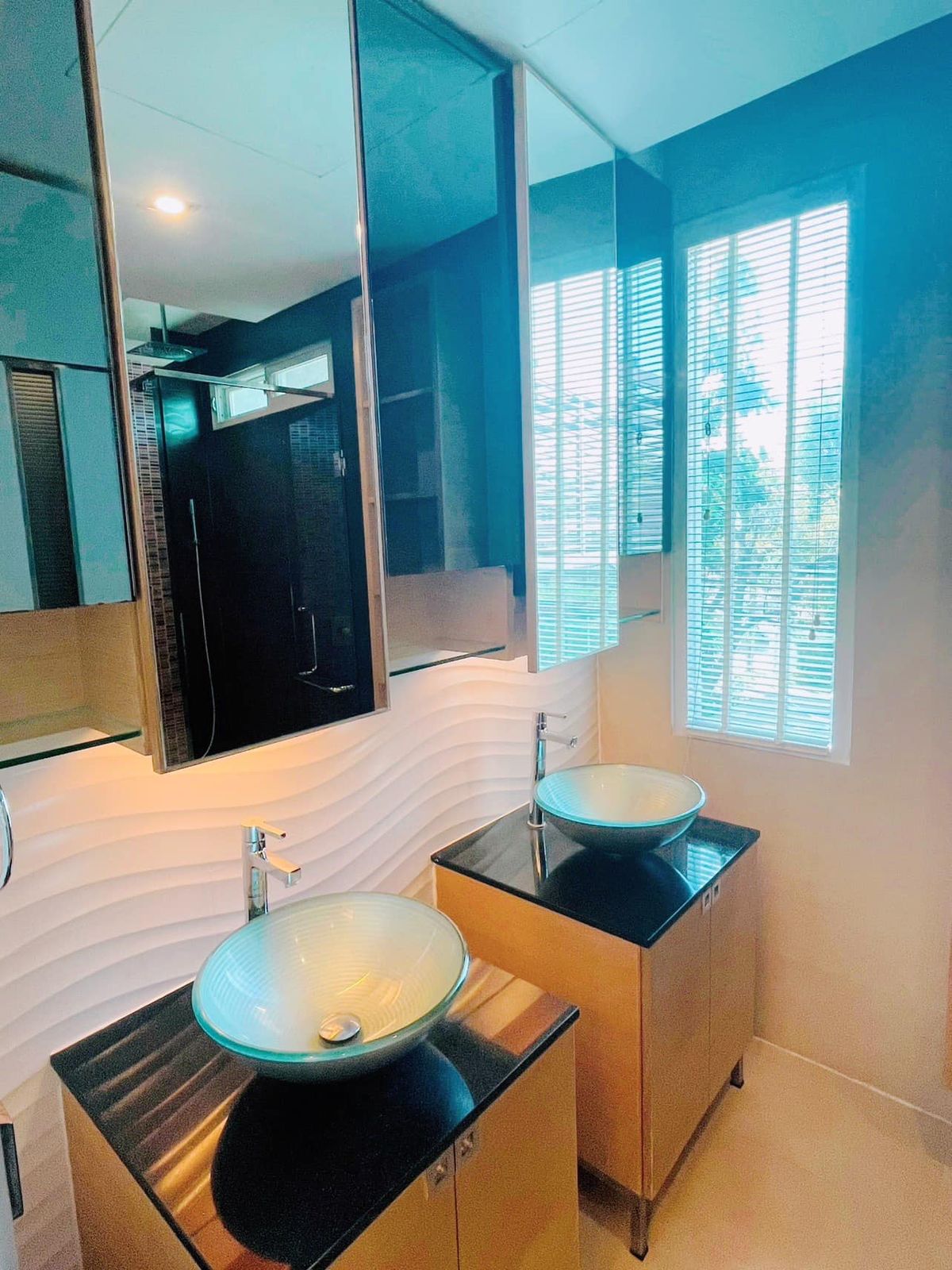 For SaleHouseLadkrabang, Suwannaphum Airport : ✨ Urgent sale, single house, Golden Nakara, 4 bedrooms with complete furniture and electrical appliances The corner house is on the main road. Good location near Airport Link and Suvarnabhumi Airport  