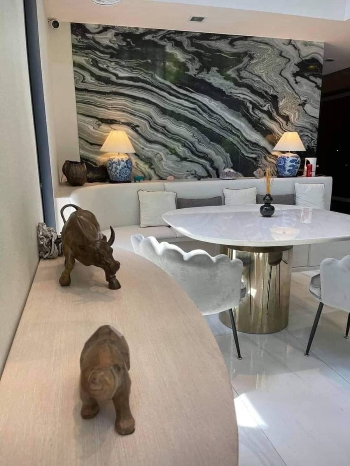 For SaleTownhomeSukhumvit, Asoke, Thonglor : 📢👇Sell with tenant til 19/6/26 
5 -story luxury detached house with private elevator in the center of Emdistrict, near the Cafe and Supermarket School 
 
