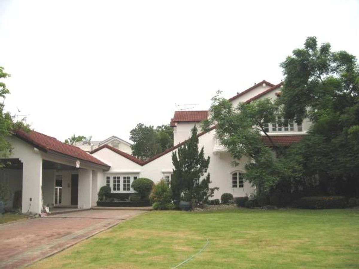 For RentHouseSamut Prakan,Samrong : 2 storey detached house for rent Lovan Srinakarin Air Furniture Project There are 4 bedrooms, 4 bathrooms, 1 housekeeper. Rental price 75,000 baht per month