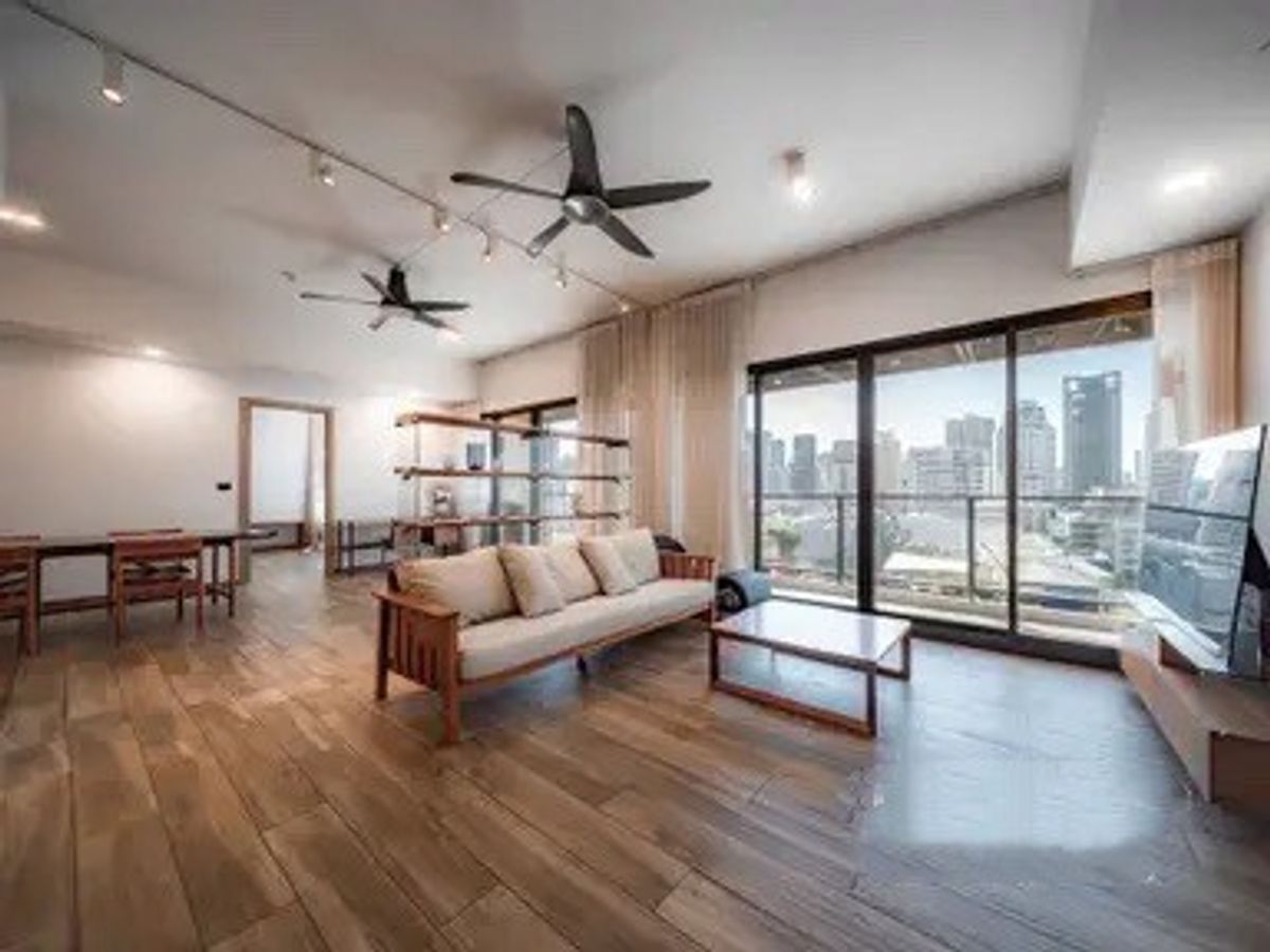 ให้เช่าคอนโดสุขุมวิท อโศก ทองหล่อ : LTHC12192 – The Lofts Asoke FOR RENT Size 175 sqm. 4 beds 4 baths Near MRT Phetchaburi Station ONLY 145K/Month