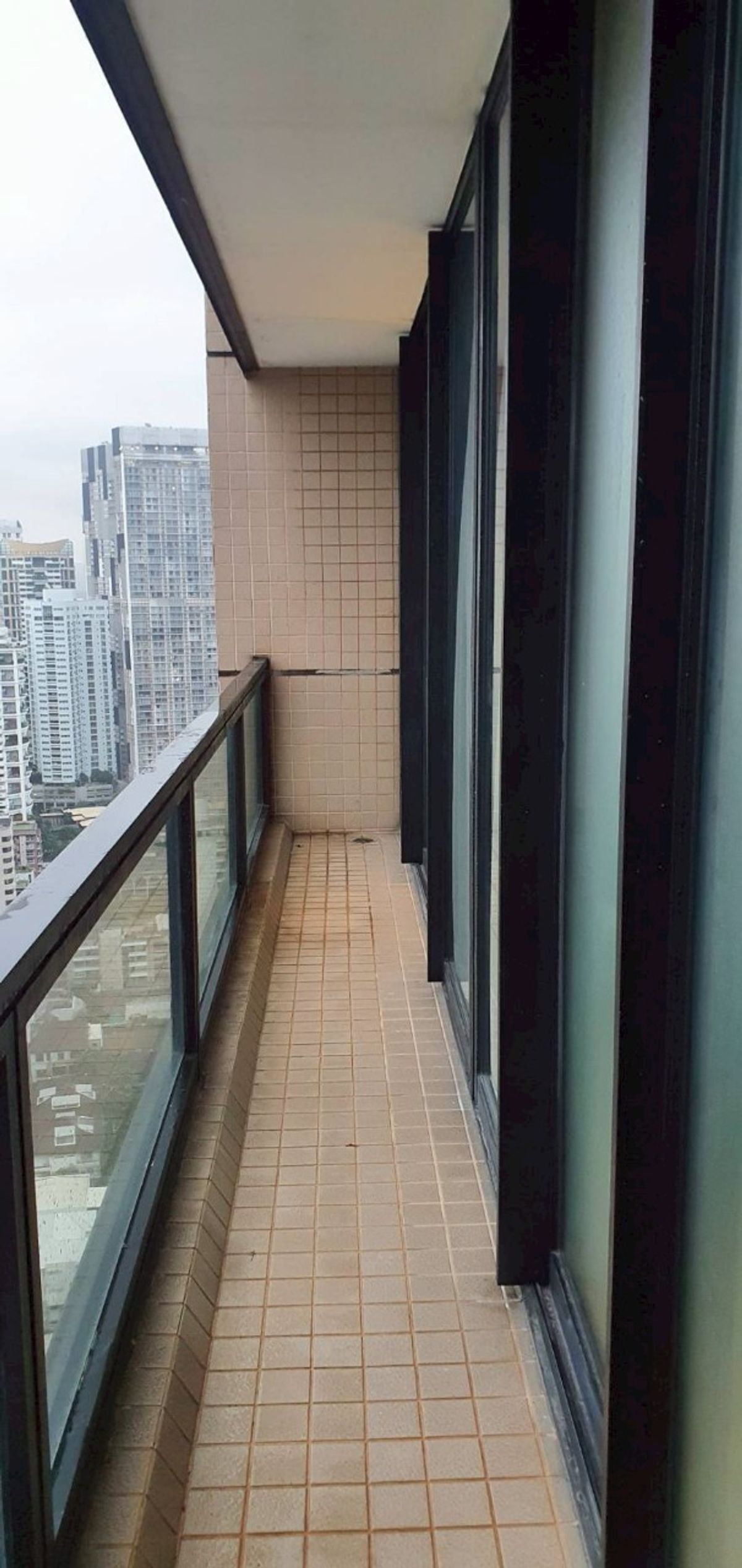 ให้เช่าคอนโดคลองเตย กล้วยน้ำไท : ✨ให้เช่าคอนโดหรู 2ห้องนอน ตั้งอยู่ใจกลางเมือง เฟอร์นิเจอร์ตกแต่งพร้อมเข้าอยู่ ห้องนอนเห็นวิวสวย ระเบียงกว้าง ทำเลดีเดินทางสะดวก ใกล้ BTSพร้อมพงษ์