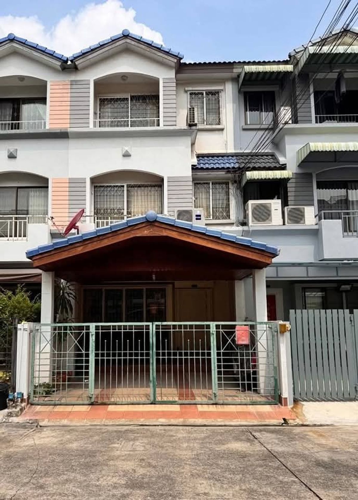 ขายทาวน์โฮมลาดกระบัง สุวรรณภูมิ : ขาย ทาวน์โฮม​ บ้านกลางเมือง พระราม 9