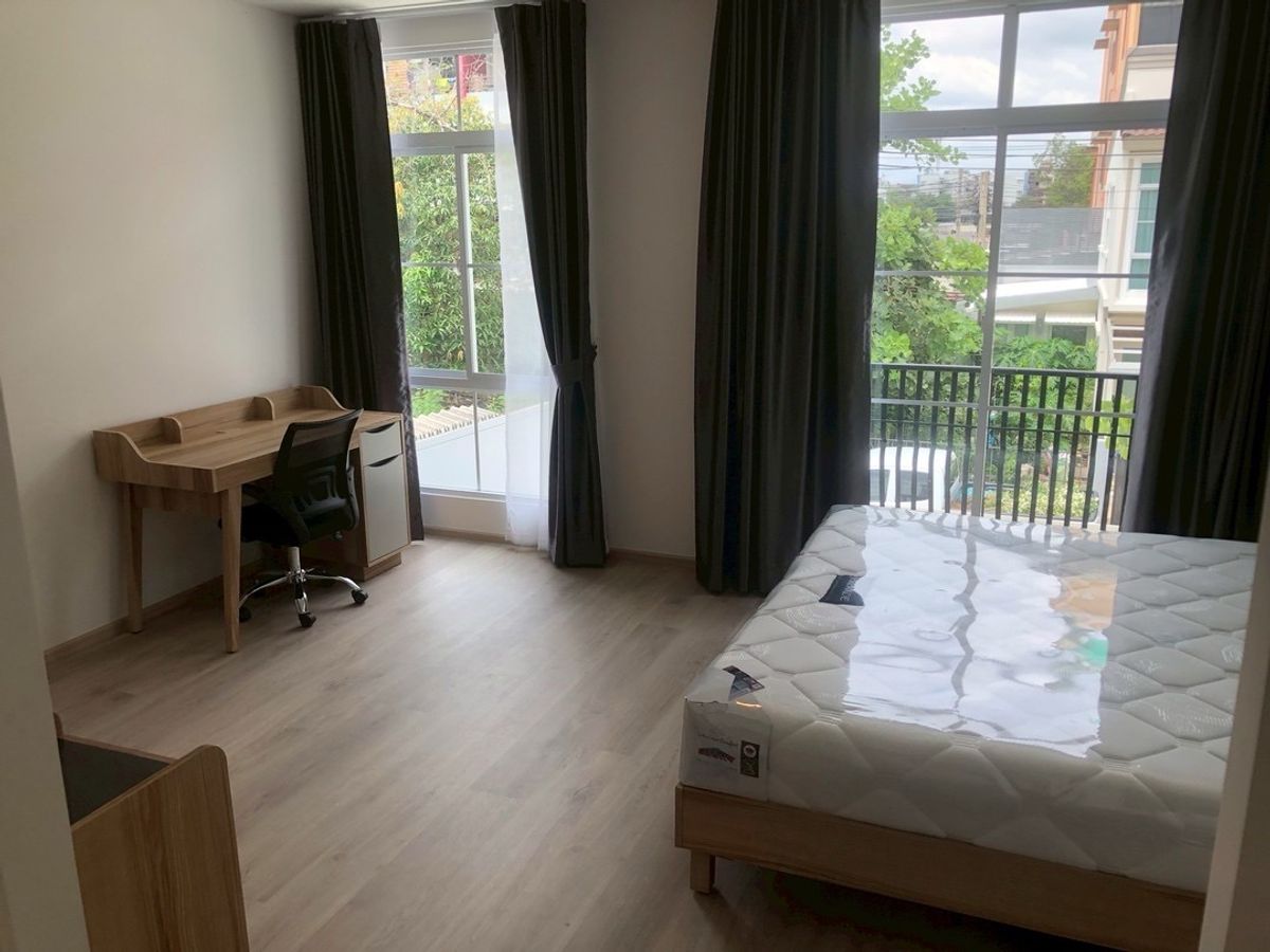 For RentTownhomeBangna, Bearing, Lasalle : 💥ForRent💥Indy Bangna-Ramkhamhang 2 🏡 Near Mega Bangna  ‼️Fully Furnished ‼️ Corner House ✨Ready to move in 🌟