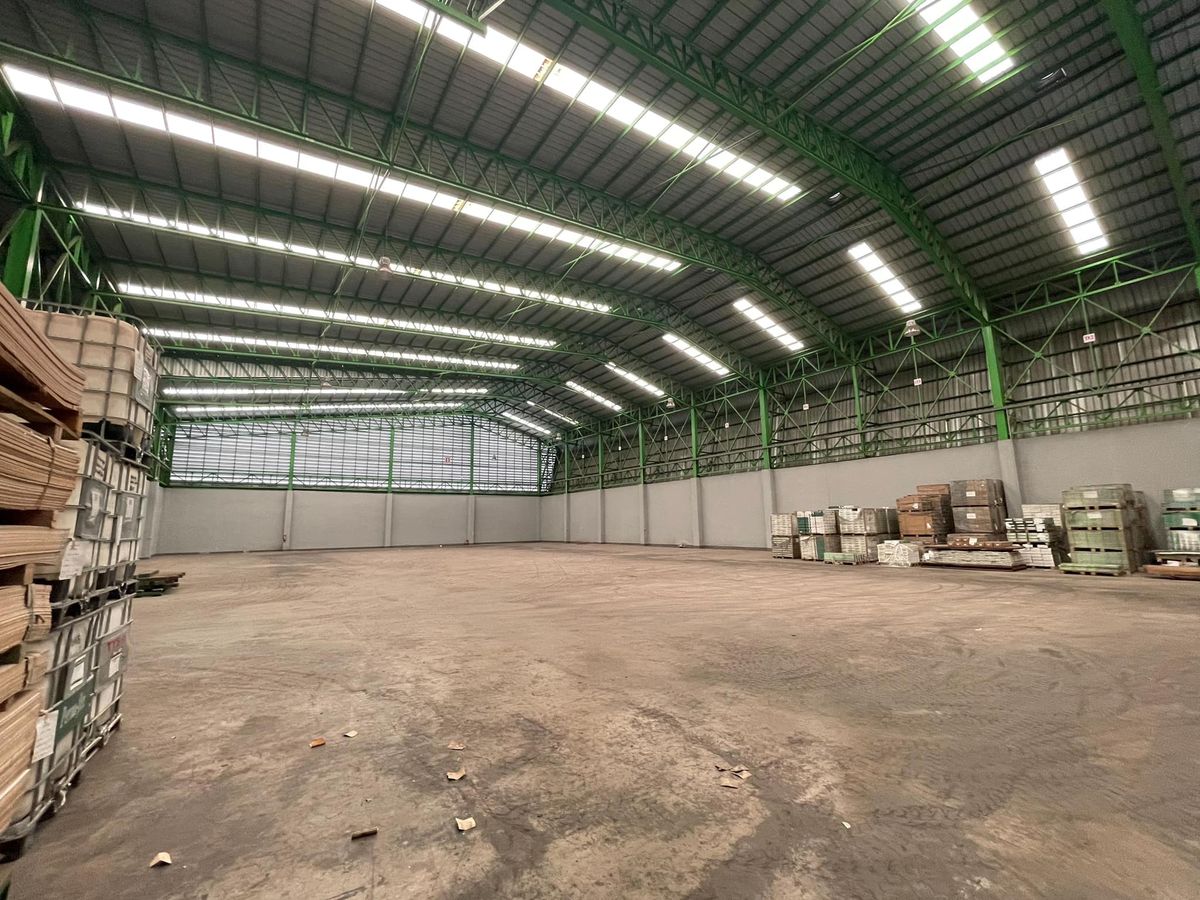 For RentWarehouseRama 2, Bang Khun Thian : For rent, Rama 2 warehouse, Samut Sakhon Province (near Rama 2 Road), 2,400 square meters of living space.
