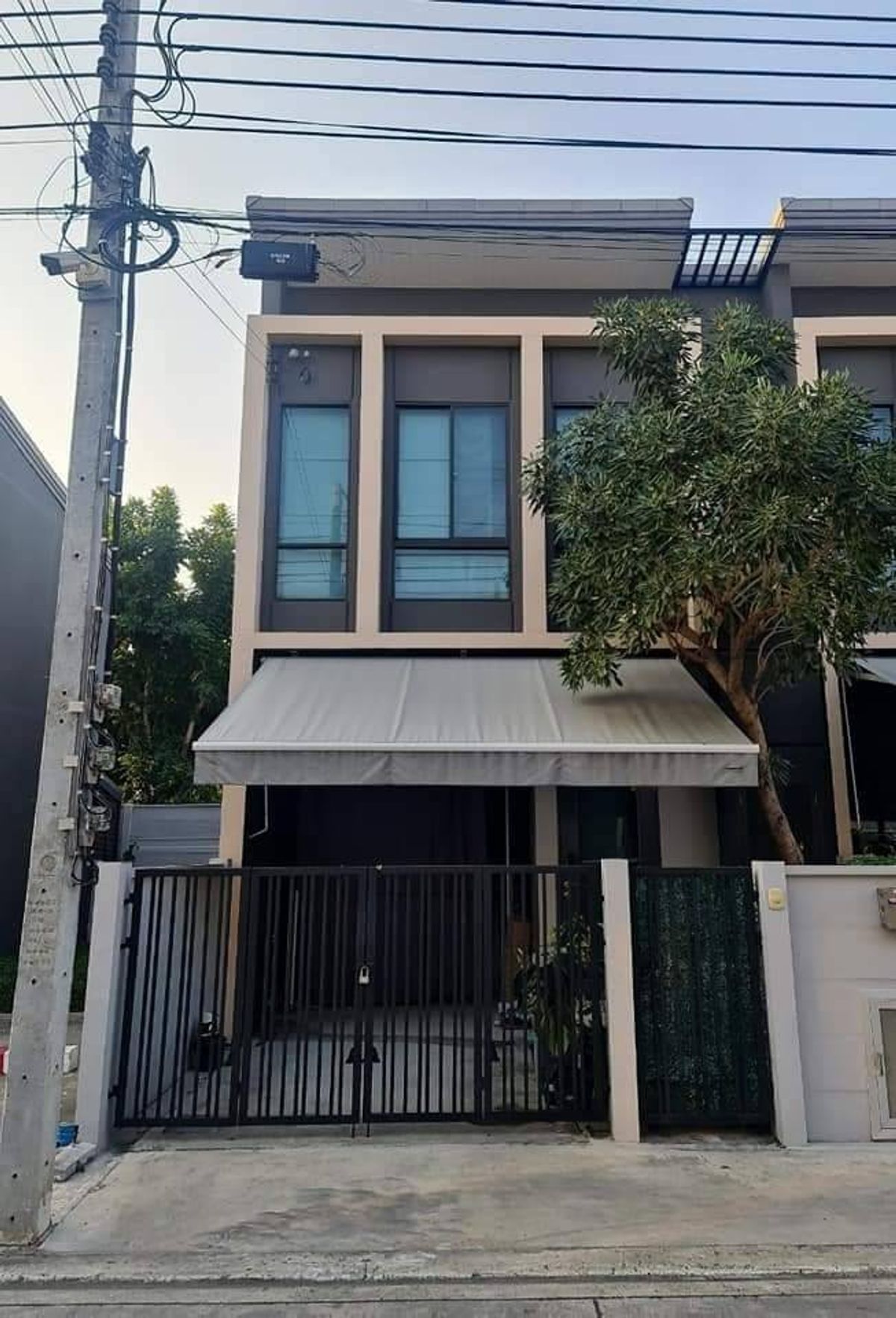 TownhomeSamut Prakan,Samrong : 2-story townhome, corner room with beautiful decorative furniture for rent in Bang Na-Bang Kaew area Near the Mega Bangna, only 2.4 km.