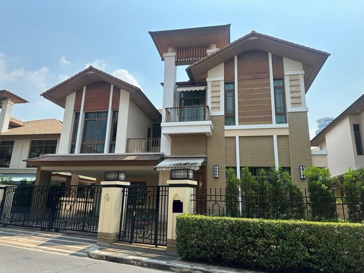 For SaleHouseOnnut, Udomsuk : 📢👇 Luxury house with a shady atmosphere, peaceful, convenient to travel near the expressway
