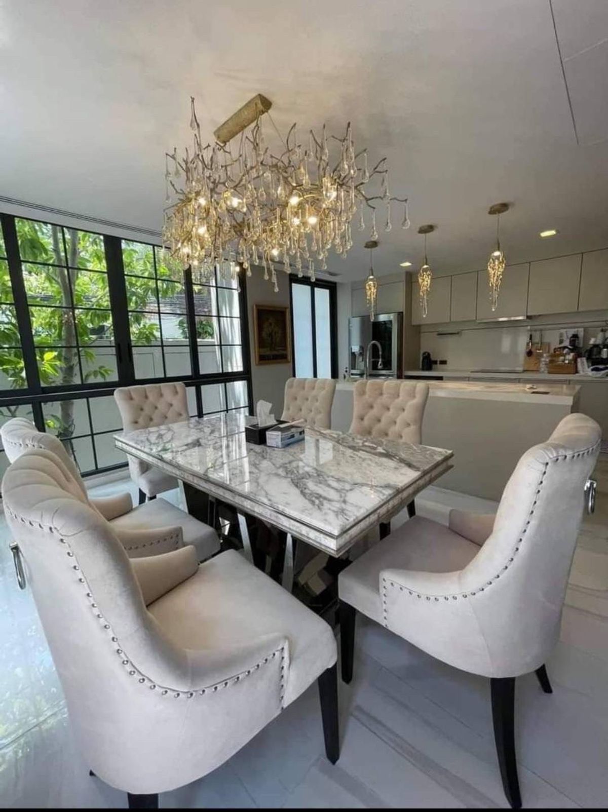For SaleTownhomeSukhumvit, Asoke, Thonglor : 📢👇Sell with tenant til 19/6/26 
5 -story luxury detached house with private elevator in the center of Emdistrict, near the Cafe and Supermarket School 
 
