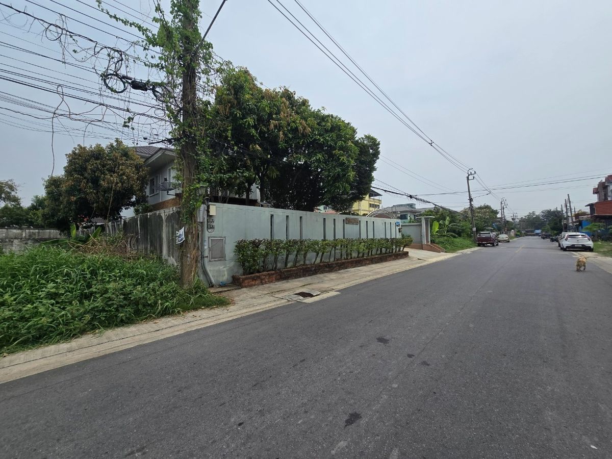 ขายบ้านวิภาวดี ดอนเมือง หลักสี่ : บ้านเดี่ยว 3 ชั้น ทำเลดี พร้อมเข้าอยู่  ซอยสรณคมน์ 20 แยก 20 ถนนวิภาวดีรังสิต แขวงสีกัน เขตดอนเมือง กรุงเทพมหานคร