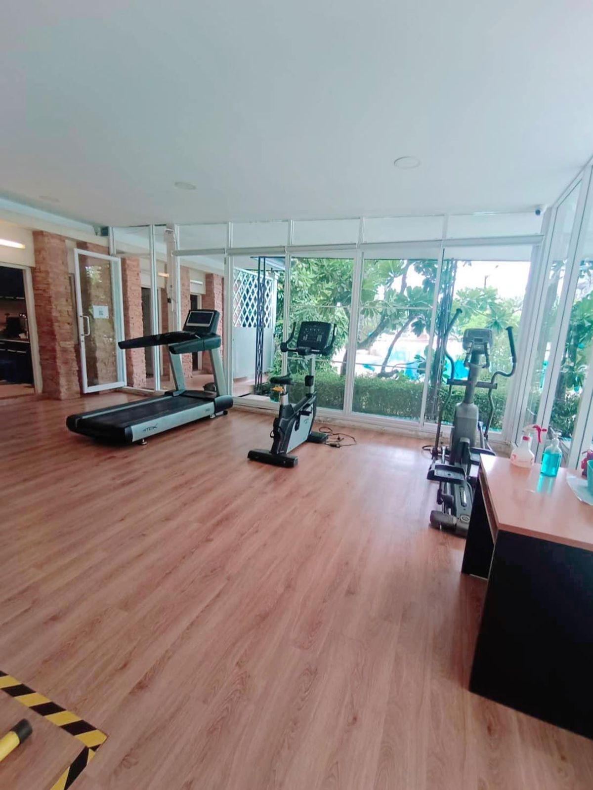 For SaleHouseLadkrabang, Suwannaphum Airport : ✨ Urgent sale, single house, Golden Nakara, 4 bedrooms with complete furniture and electrical appliances The corner house is on the main road. Good location near Airport Link and Suvarnabhumi Airport  