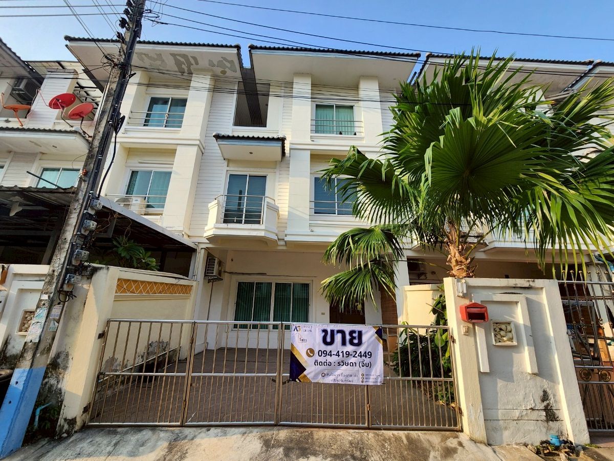 For SaleTownhomeSamut Prakan,Samrong : Urgent sale, 3 -story townhome, Praewa Village, good location near BTS Pak Nam Samut Prakan