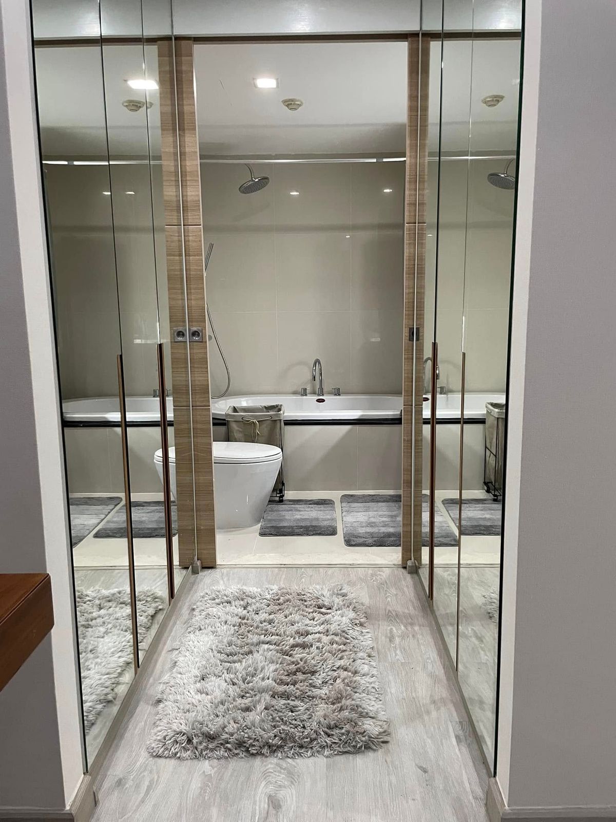 For SaleCondoWitthayu, Chidlom, Langsuan, Ploenchit : Hot Deals !!! ✨O2 hip✨2, 2 bedrooms, 100 sqm. Near BTS Ploenchit Tel.0982645161  