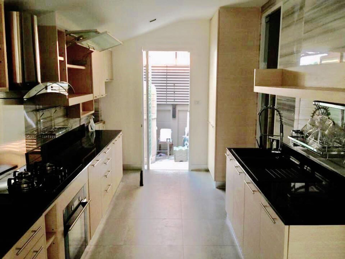 For SaleHouseLadkrabang, Suwannaphum Airport : ✨ Urgent sale, single house, Golden Nakara, 4 bedrooms with complete furniture and electrical appliances The corner house is on the main road. Good location near Airport Link and Suvarnabhumi Airport  