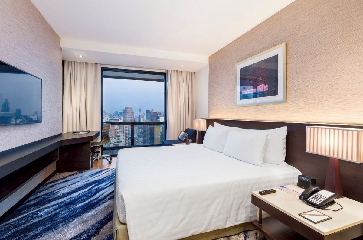 ให้เช่าคอนโดคลองเตย กล้วยน้ำไท : ✨ให้เช่าคอนโดหรู 2ห้องนอน ตั้งอยู่ใจกลางเมือง เฟอร์นิเจอร์ตกแต่งพร้อมเข้าอยู่ ห้องนอนเห็นวิวสวย ระเบียงกว้าง ทำเลดีเดินทางสะดวก ใกล้ BTSพร้อมพงษ์