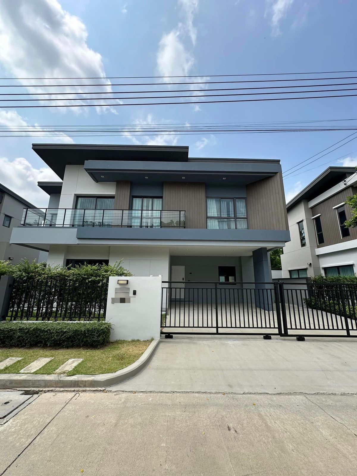 For RentHouse : M961 Single House For Rent Venue ID Rama 9 - Motorway