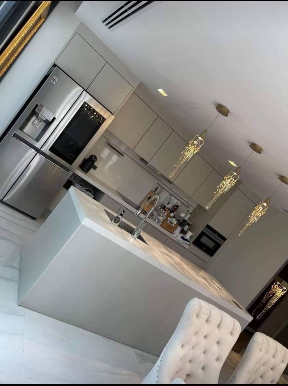 For SaleTownhomeSukhumvit, Asoke, Thonglor : 📢👇Sell with tenant til 19/6/26 
5 -story luxury detached house with private elevator in the center of Emdistrict, near the Cafe and Supermarket School 
 
