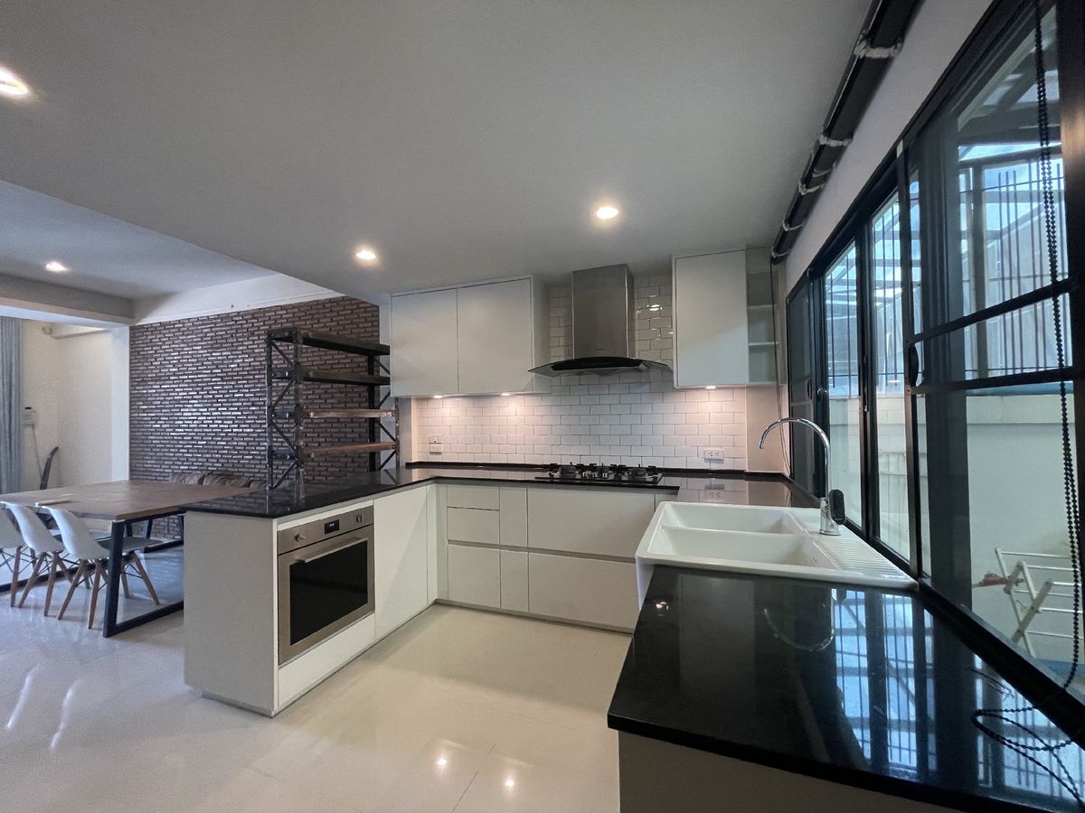 ขายทาวน์โฮมอ่อนนุช อุดมสุข : 📢👇ขายพร้อมผู้เช่า ถึง มีนาคม 2026
Townhome 3 ชั้นครึ่ง ราคาดี เงียบสงบ เดินทางสะดวก ใกล้จุดขึ้นลงทางด่วน