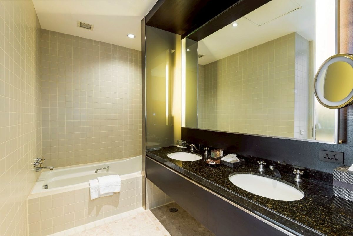 ให้เช่าคอนโดสุขุมวิท อโศก ทองหล่อ : ✨ให้เช่า คอนโดหรู 2ห้องนอน เฟอร์นิเจอร์ตกแต่งพร้อมเข้าอยู่ ระเบียงวิวสวยมองเห็นตึกสูง ตั้งอยู่ใกล้กับสถานที่ท่องเที่ยวสำคัญของกรุงเทพมหานคร