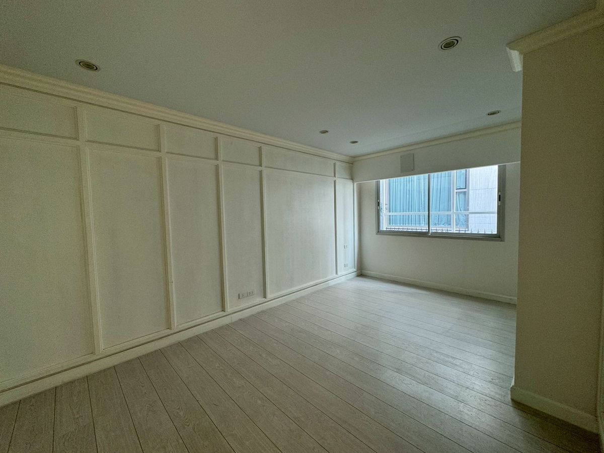 For SaleHouseSukhumvit, Asoke, Thonglor : Renovated House for Sales in Asoke-Nana. Strong Structure 全新装修的别墅出售，阿索克和娜娜区域，房子质量好！** NO CO-AGENT **