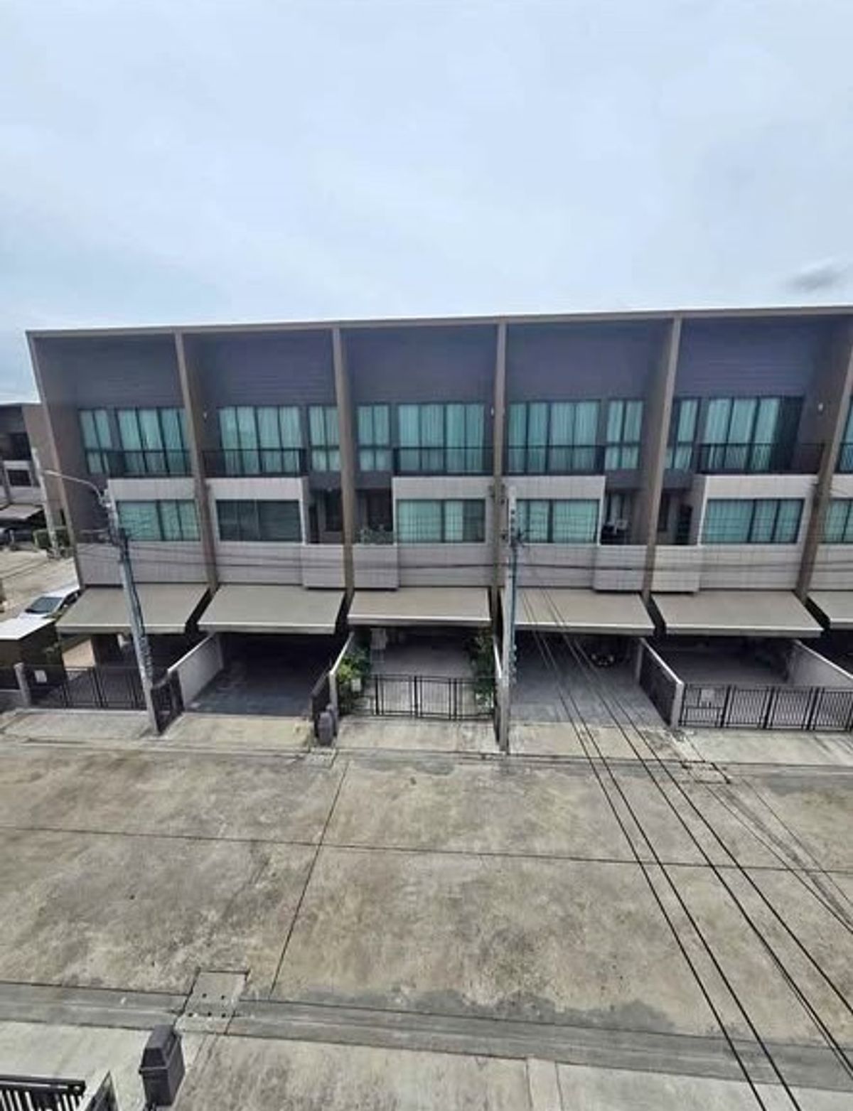 For RentTownhomeSeri Thai, Ramkhamhaeng Nida : 2 -storey townhome for rent, 18 sq.what, Ban Klang, Serithai 52