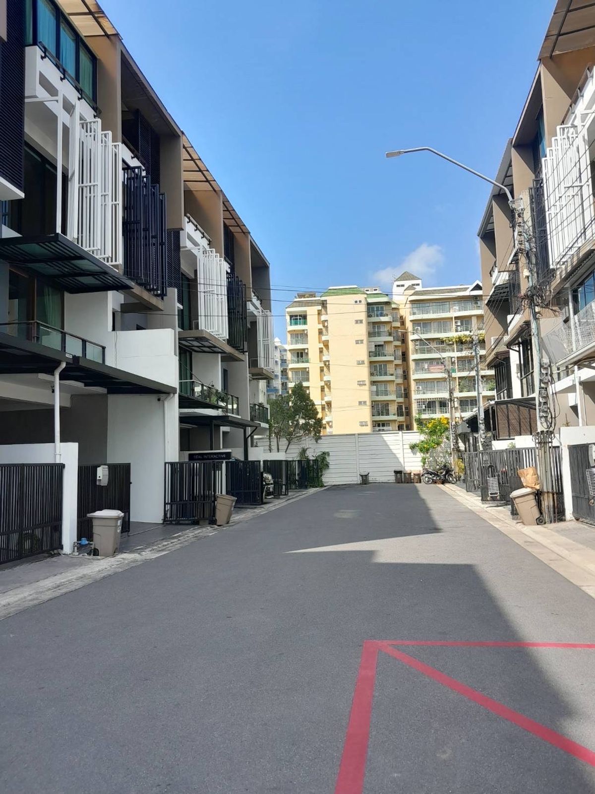 ขายทาวน์โฮมอ่อนนุช อุดมสุข : 📢👇ขายพร้อมผู้เช่า ถึง มีนาคม 2026
Townhome 3 ชั้นครึ่ง ราคาดี เงียบสงบ เดินทางสะดวก ใกล้จุดขึ้นลงทางด่วน