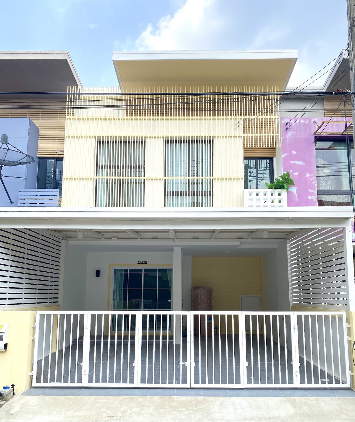 For SaleTownhomePathum Thani,Rangsit, Thammasat : Beautiful house, new renovated Good location in Lam Luk Ka area, not entering the canal I-Design Lumlukka Klong 3 #ID Lam Luk Ka Khlong Three