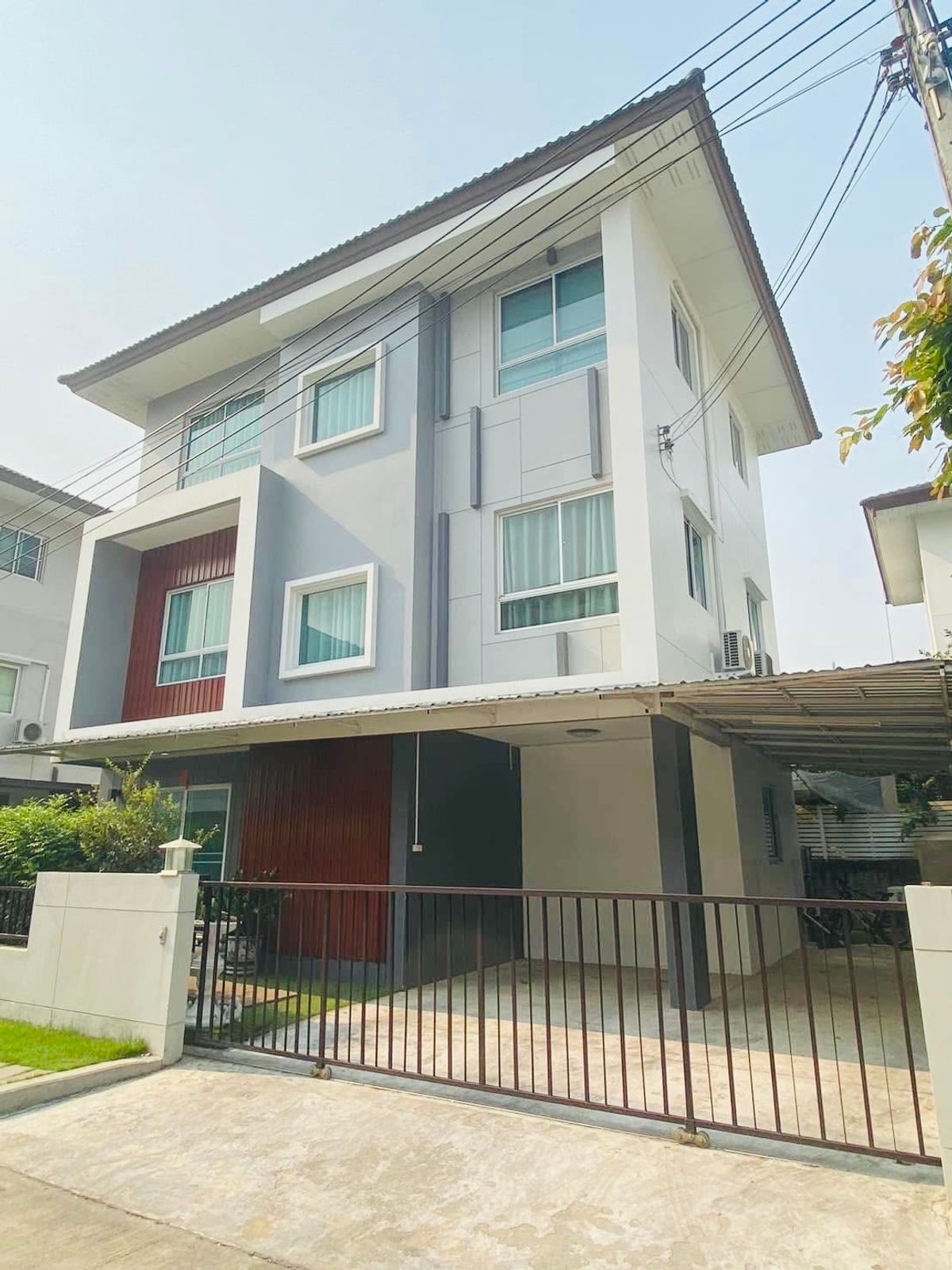 For RentHouseChiang Mai : Rent a house in the middle of Chiang Mai, 6 bedrooms near the market
