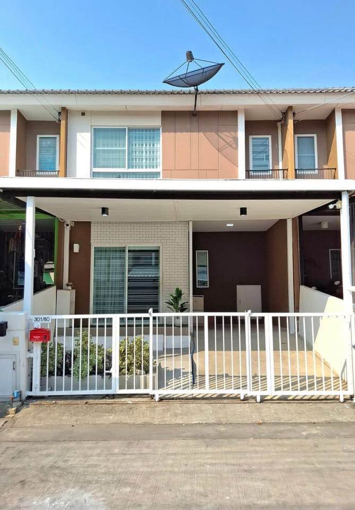 ให้เช่าทาวน์โฮมสมุทรปราการ สำโรง : ให้เช่าบ้าน ทาวน์โฮม 2 ชั้น เฟอร์ครบพร้อมเข้าอยู่ ใกล้ทางด่วน