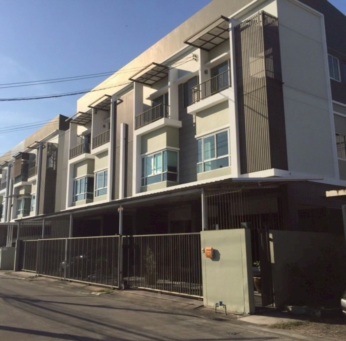 For RentTownhomeMin Buri, Romklao : Rental of Nalin Avenue Ramkhamhaeng near Suvarnabhumi