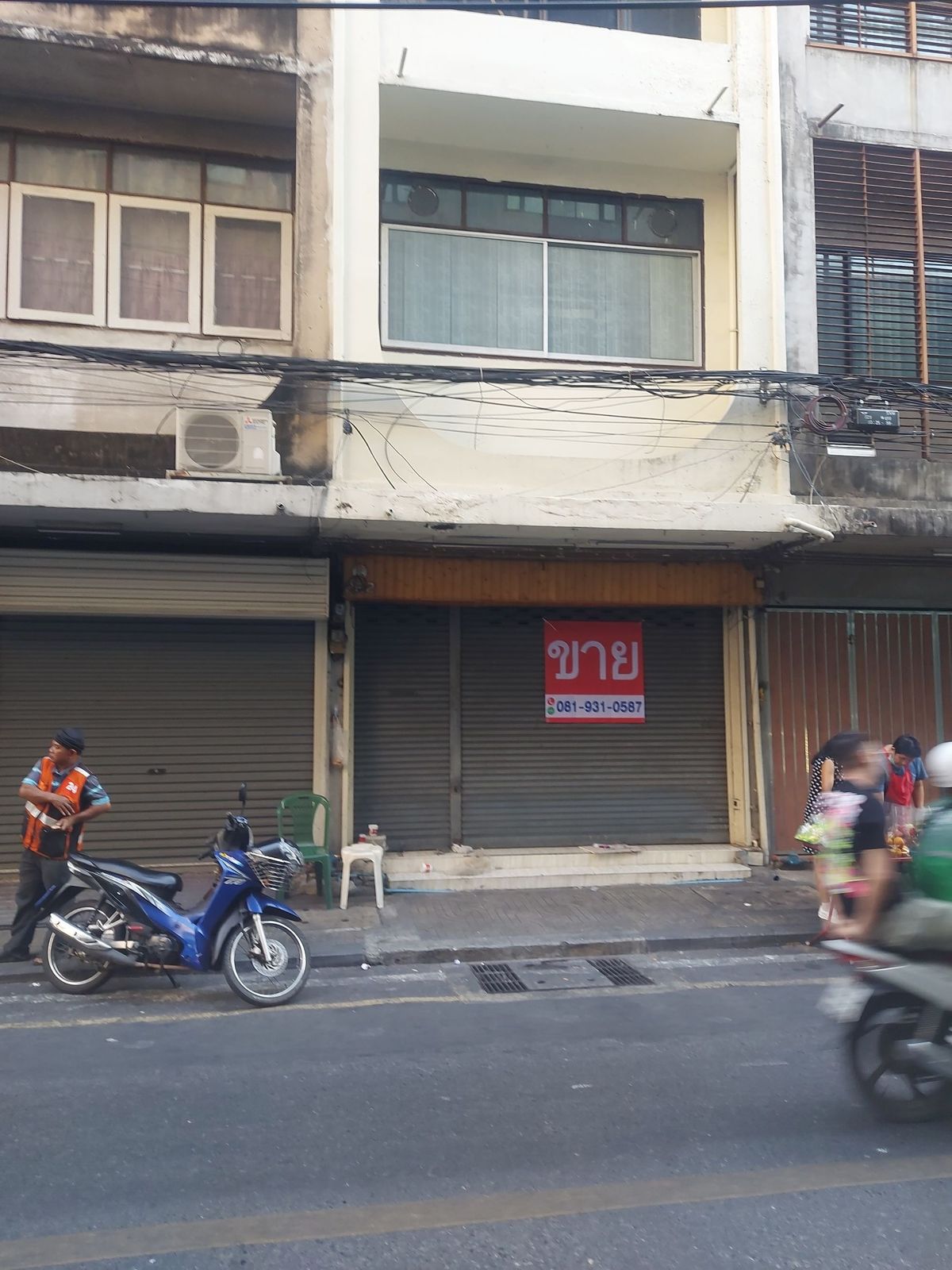 For SaleShop HouseSukhumvit, Asoke, Thonglor : 4 -storey commercial building for sale, a deck on Sukhumvit 22, near the main road, doing business, very good location, near BTS