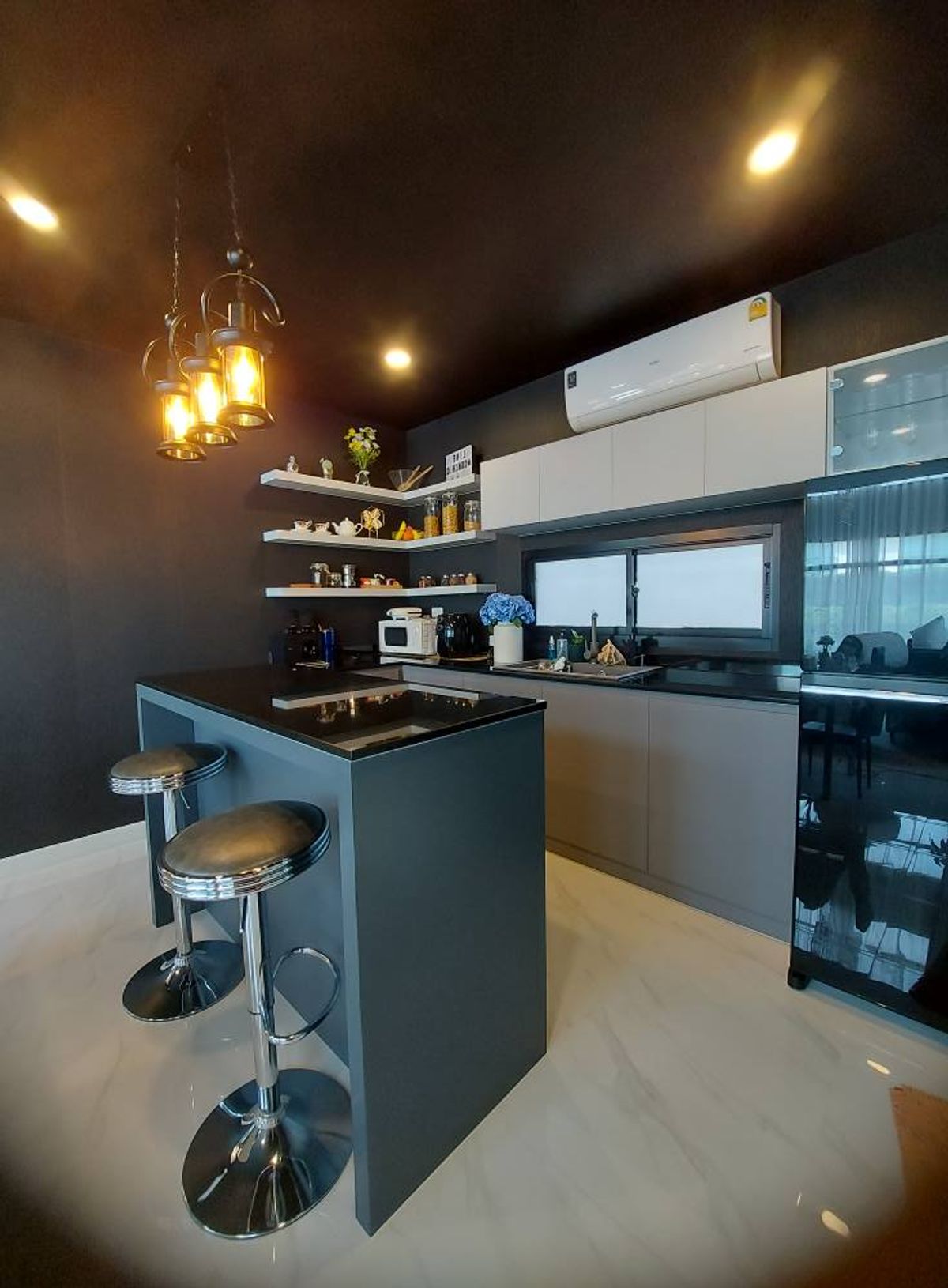 For RentHouseSamut Prakan,Samrong : Luxury house for rent, 4 bedrooms, Britania Project, Bangna. Contact Aey Tel./line: 093-939-7861