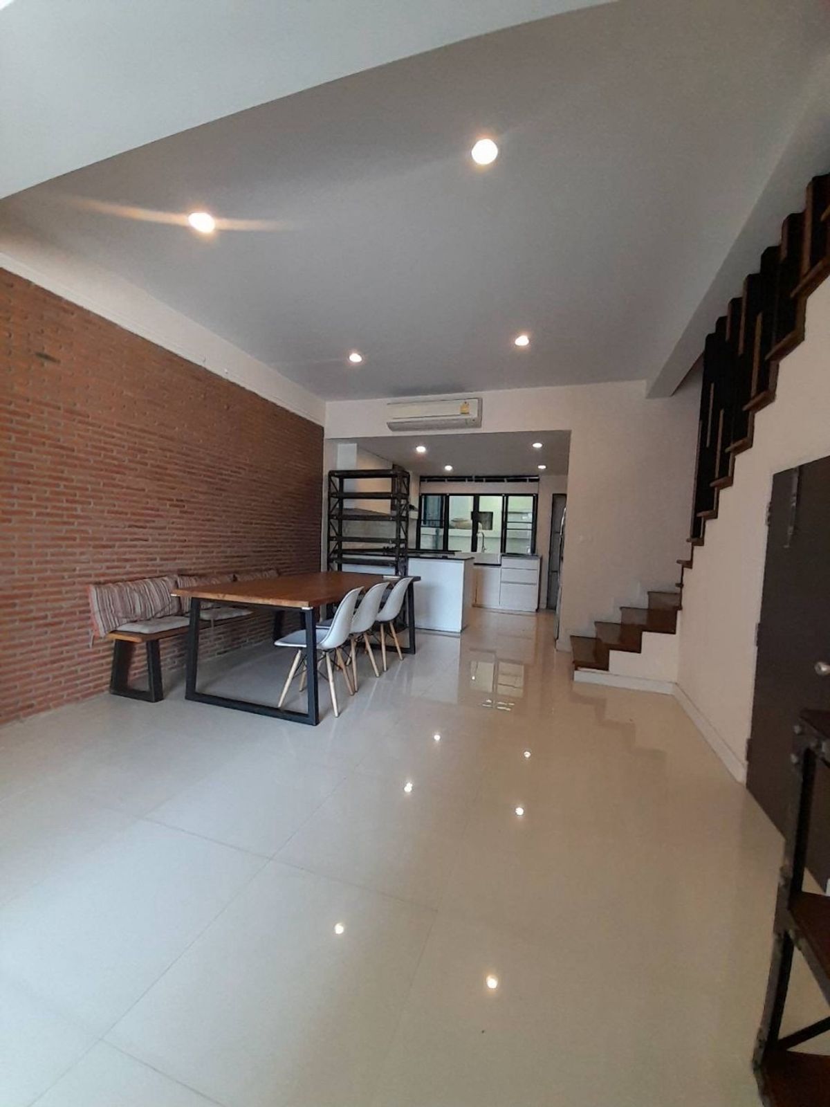 ขายทาวน์โฮมอ่อนนุช อุดมสุข : 📢👇ขายพร้อมผู้เช่า ถึง มีนาคม 2026
Townhome 3 ชั้นครึ่ง ราคาดี เงียบสงบ เดินทางสะดวก ใกล้จุดขึ้นลงทางด่วน