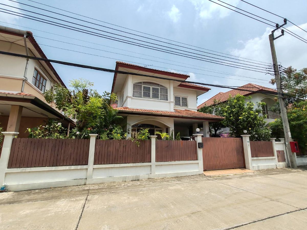 For SaleHouseNonthaburi, Bang Yai, Bangbuathong : Best Deal !!! Spacious 2-Story Detached House for Sale – Ladaville 5, Soi Rong Mee. With a land area of 60 sq.wah , 4 bedrooms, and 2 bathrooms, this home is positioned on the main road of the village. The peaceful surroundings make it an ideal place for 