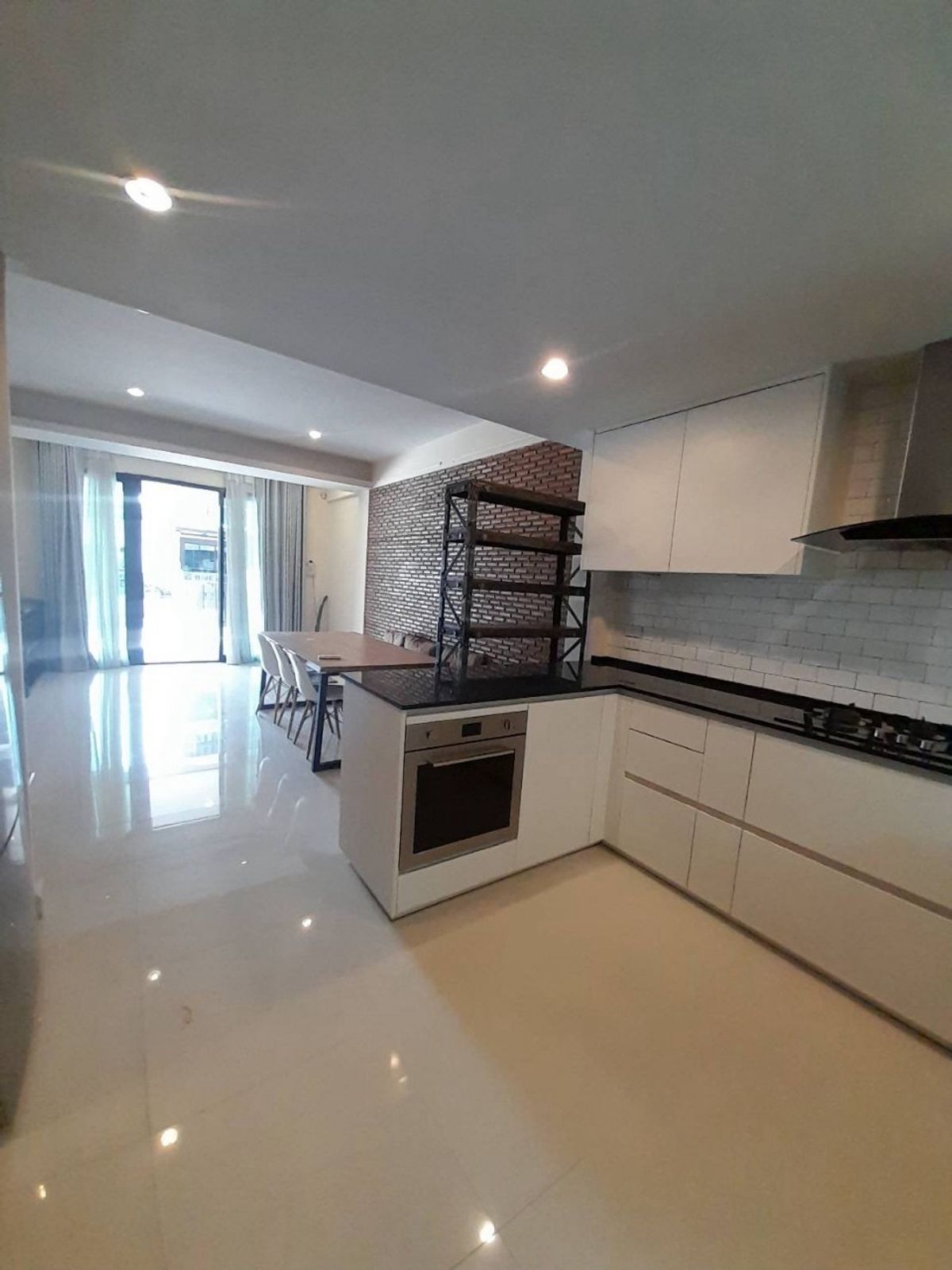 ขายทาวน์โฮมอ่อนนุช อุดมสุข : 📢👇ขายพร้อมผู้เช่า ถึง มีนาคม 2026
Townhome 3 ชั้นครึ่ง ราคาดี เงียบสงบ เดินทางสะดวก ใกล้จุดขึ้นลงทางด่วน