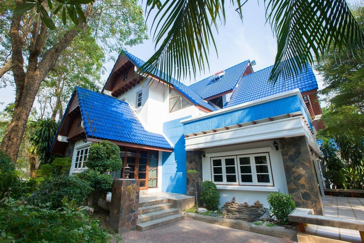 For SaleHouseKorat Nakhon Ratchasima : 3 -story luxury mansion in the heart of Korat - Multipurpose area With high potential for rehabilitation