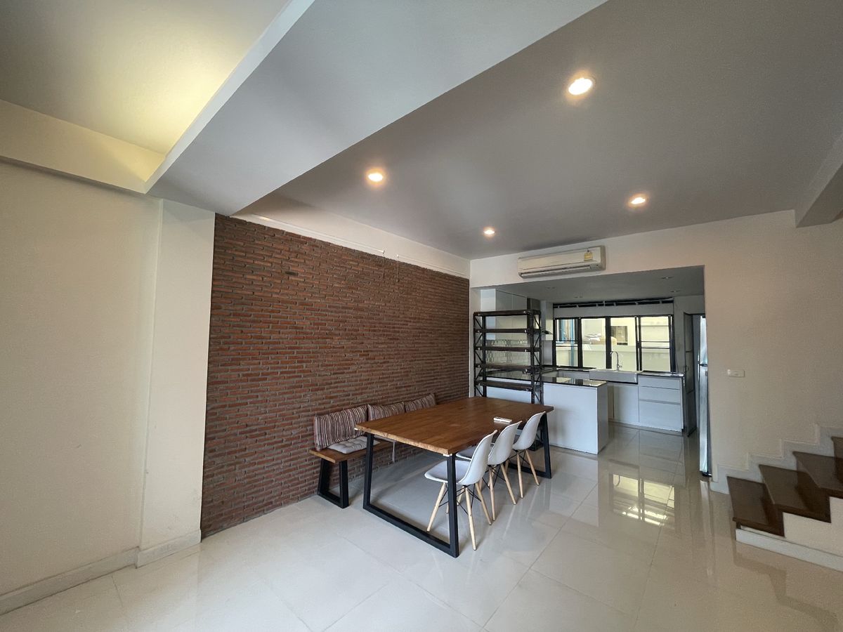 ขายทาวน์โฮมอ่อนนุช อุดมสุข : 📢👇ขายพร้อมผู้เช่า ถึง มีนาคม 2026
Townhome 3 ชั้นครึ่ง ราคาดี เงียบสงบ เดินทางสะดวก ใกล้จุดขึ้นลงทางด่วน