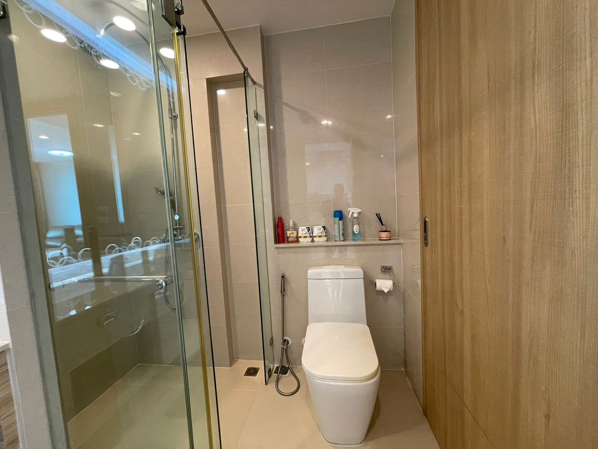 ให้เช่าคอนโดพัทยา บางแสน ชลบุรี สัตหีบ : For Rent Condo Riviera Wongamat (S03-2002) 