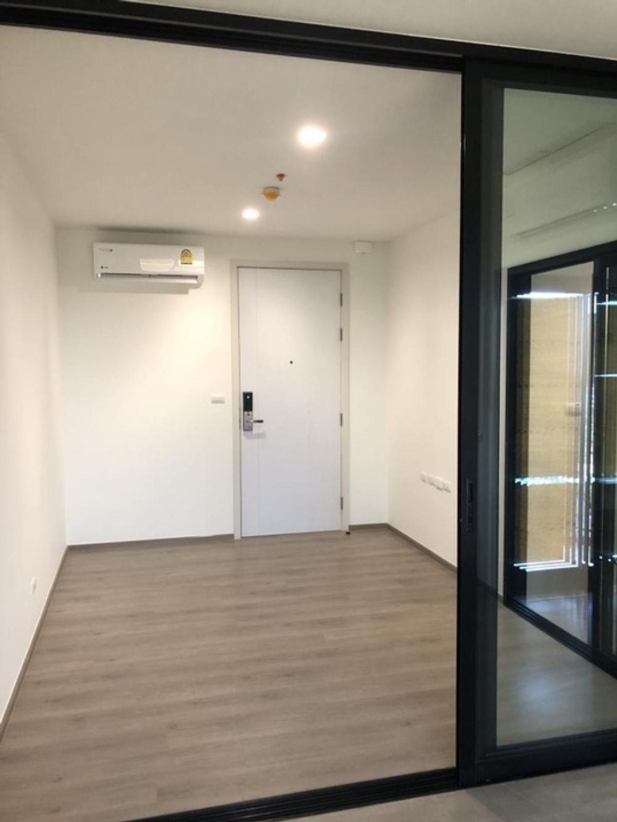 ให้เช่าคอนโดบางแค เพชรเกษม : THE BASE PHETKASEM  Room for rent ( brand new room)ห้องเช่าด่วน ห้อง 1 bedroom ขนาด 32 ตรมใกล้รถไฟฟ้า MRT เพชรเกษม 48