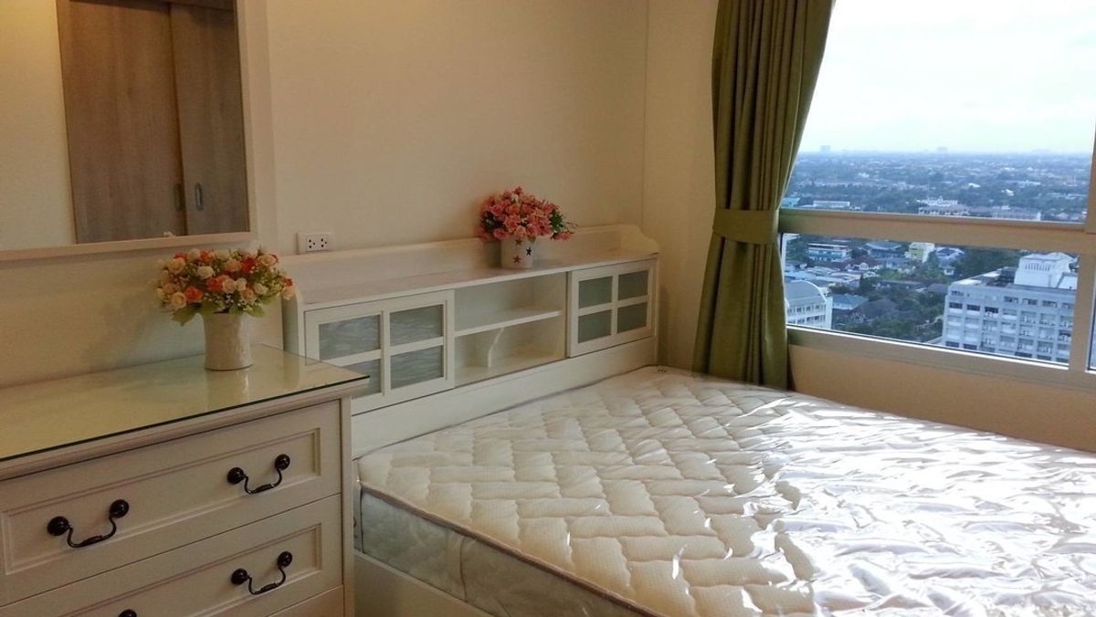 For RentCondoPinklao, Charansanitwong : Lumpini Place Borommaratchachonnani-Pinklao, 22nd floor, 28 sq.m., price 8,500 baht (without an effect from earthquakes)  