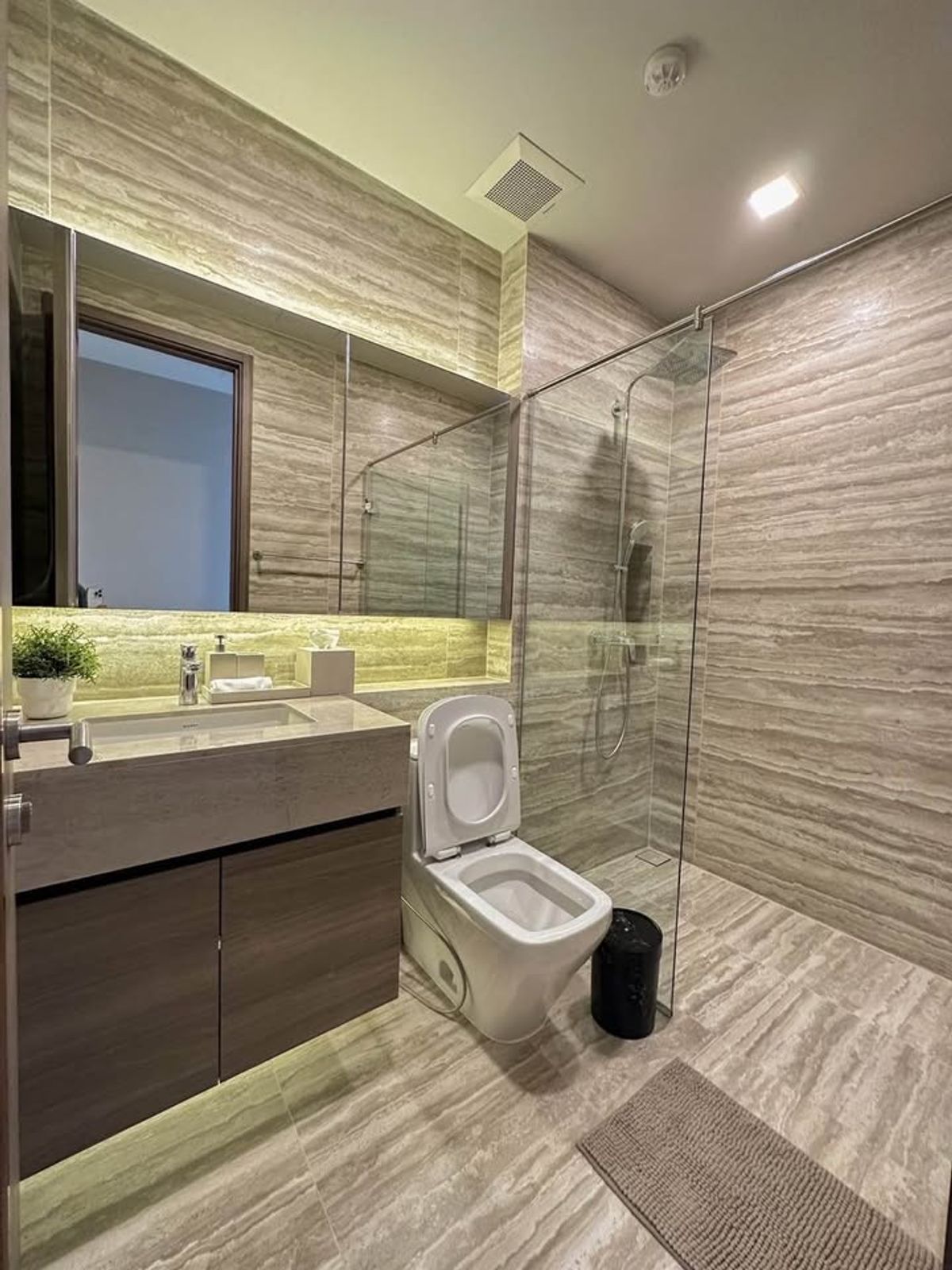 For RentCondoSukhumvit, Asoke, Thonglor : Celes Asoke Condo, beautiful room, complete furniture Ready to rent