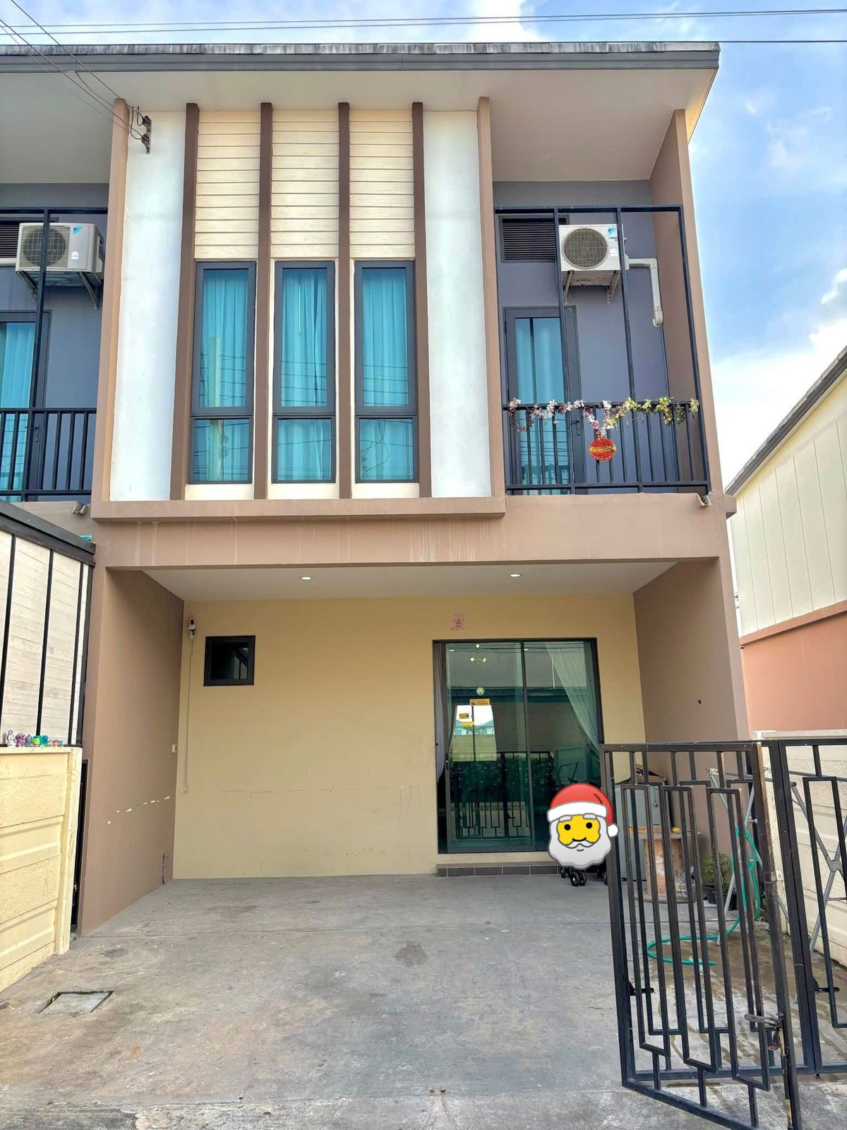 For RentTownhomePathum Thani,Rangsit, Thammasat : ✨ House for rent, townhome 2 Lam Luk Ka, Khlong 4, 3 bedrooms, 2 bathrooms, 2 parking, 2 air conditioners. Near facilities #Sewn animals #Foreign acceptance #Registered, rental price 10,000 / month, can stay no more than 5 people. If 2 people can reduce 9