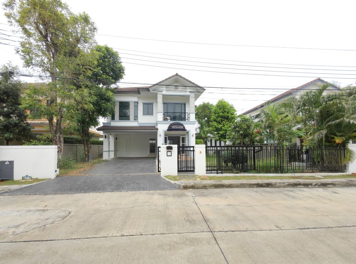 ขายบ้าน : ขายบ้านเดี่ยว สราญสิริ รามอินทรา 1 เนื้อที่ 98 ตร.ว. พื้นที่ใช้สอยรอบบ้านเยอะมาก บ้านน่าอยู่ สภาพดี และอยู่ต้นโครงการ 