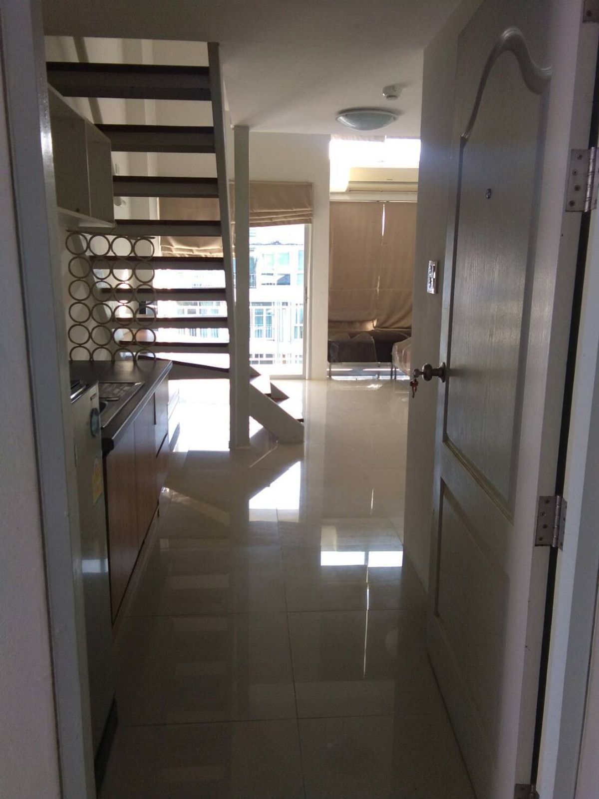 ให้เช่าคอนโดบางนา แบริ่ง ลาซาล : เช่า ด่วน!! คอนโด 2 ชั้น ( Duplex ) ละติจูด คอนโด ซ.บางนา-การ์เด้น 4 ถ.บางนา-ตราด กม.26