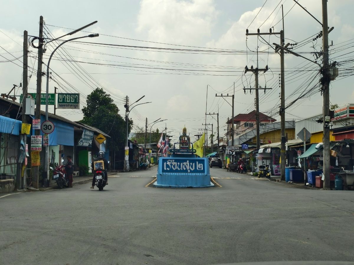 ขายทาวน์โฮมปทุมธานี รังสิต ธรรมศาสตร์ : บ้านเดี่ยว 1 ชั้น หมู่บ้านเรือนสุข 2 ซอย 32 ใกล้โรงเรียนธัญรัตน์ ถนนรังสิต – นครนายก ต.ลำผักกูด อ.ธัญบุรี จ.ปทุมธานี