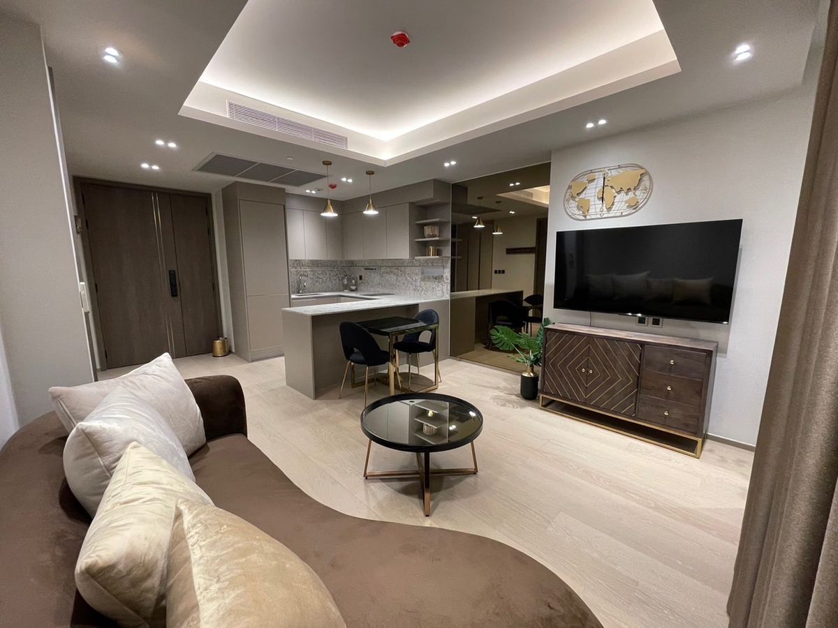 ให้เช่าคอนโดวิทยุ ชิดลม หลังสวน : ✨Tonson One Residence 💯Safety Highly recommend 1B 1B size 66, Nice view, Fully furnished, Rent 125,000 THB (Fern 081-5965196)
