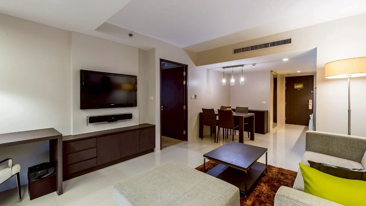 ให้เช่าคอนโดสุขุมวิท อโศก ทองหล่อ : ✨ให้เช่า คอนโด 1ห้องนอน ห้องตกแต่งด้วยเฟอร์นิเจอร์ และเครื่องใช้ไฟฟ้าพร้อมใช้งาน ห้องนอนวิวสวย เดินทางสะดวก ใกล้ BTSอโศก