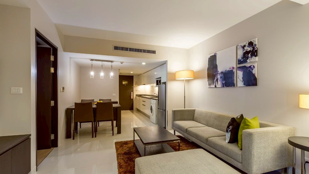 ให้เช่าคอนโดสุขุมวิท อโศก ทองหล่อ : ✨ให้เช่า คอนโด 1ห้องนอน ห้องตกแต่งด้วยเฟอร์นิเจอร์ และเครื่องใช้ไฟฟ้าพร้อมใช้งาน ห้องนอนวิวสวย เดินทางสะดวก ใกล้ BTSอโศก