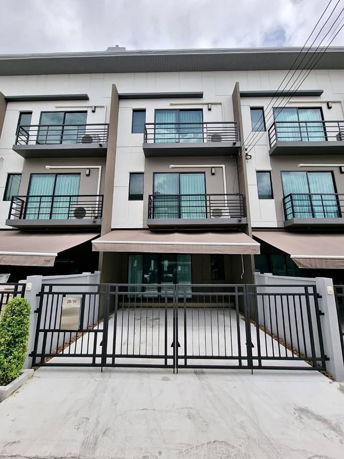 ให้เช่าบ้านนวมินทร์ รามอินทรา : ให้เช่า ทาวน์โฮม 3 ชั้น รามอินทรา (ซ.กาญจนาภิเษก6/1)  ฟังก์ชันครบครันพร้อมเข้าอยู่ 