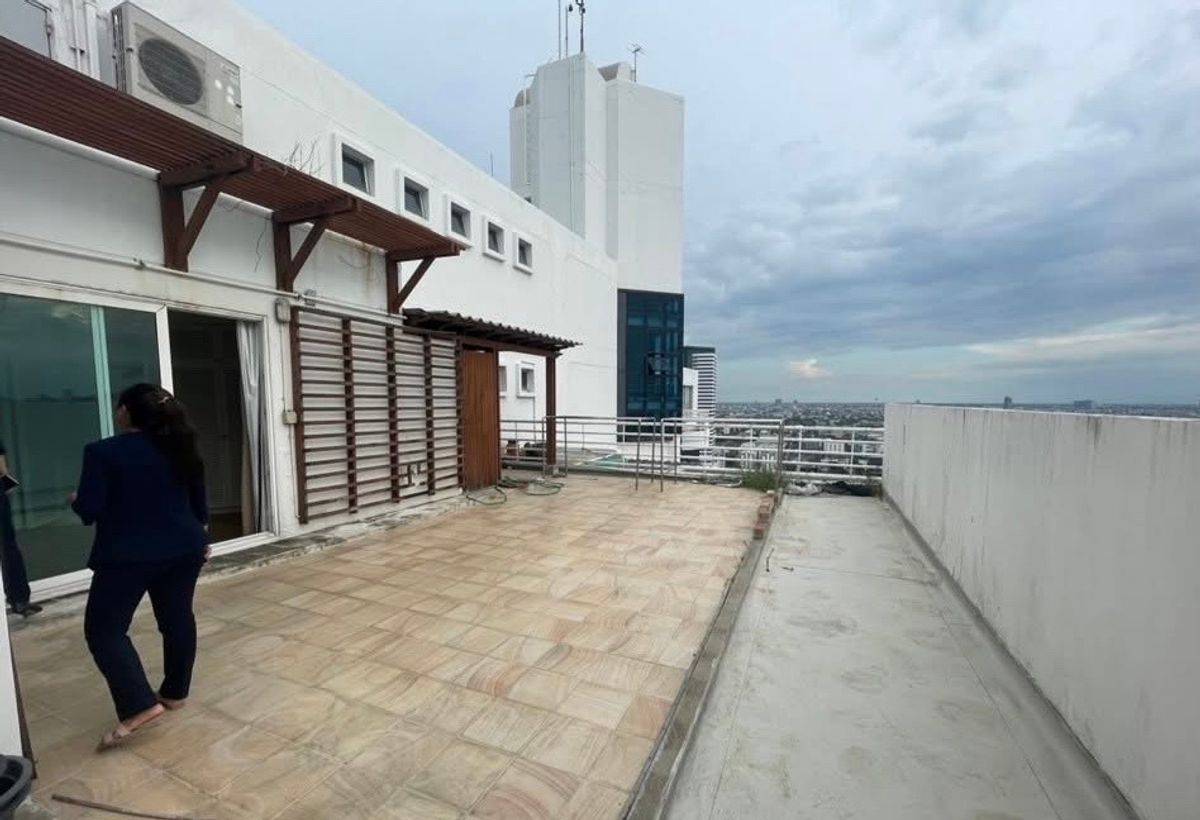 For SaleCondoBangna, Bearing, Lasalle : 📢👇Rare item, Very good price for PENTHOUSE DUPLEX, just opposite Central Bangna, big balcony , unblocked view, no damage from incident 