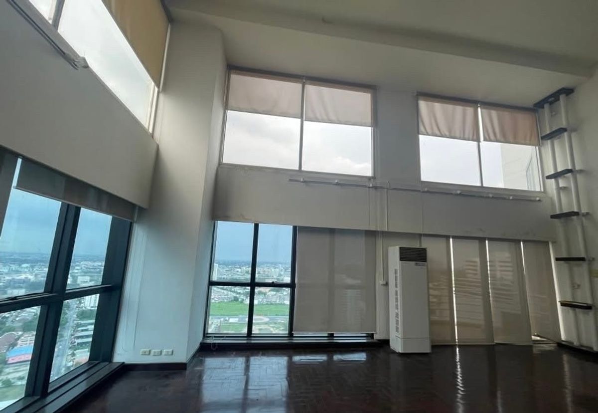 For SaleCondoBangna, Bearing, Lasalle : 📢👇Rare item, Very good price for PENTHOUSE DUPLEX, just opposite Central Bangna, big balcony , unblocked view, no damage from incident 